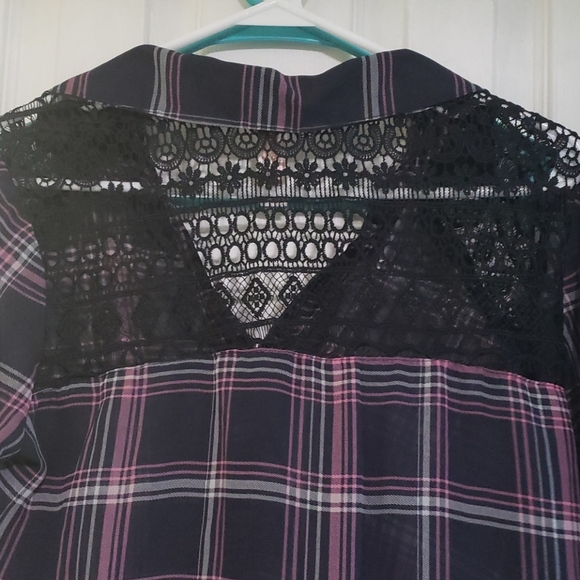 Black and pink button down shirt - Picture 2 of 2